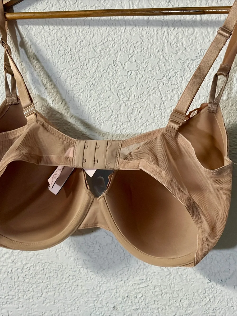 Victoria’s Secret Nude Floral Lace Underwire Bra with Adjustable Straps 38DD NWT